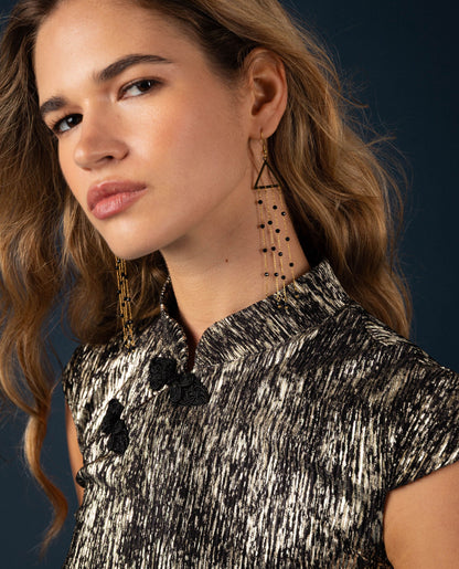 PENDIENTES SHE'S HERE · DORADO