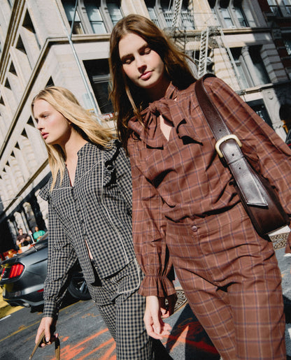 PANTALÓN CITY CRUSH · MARRÓN