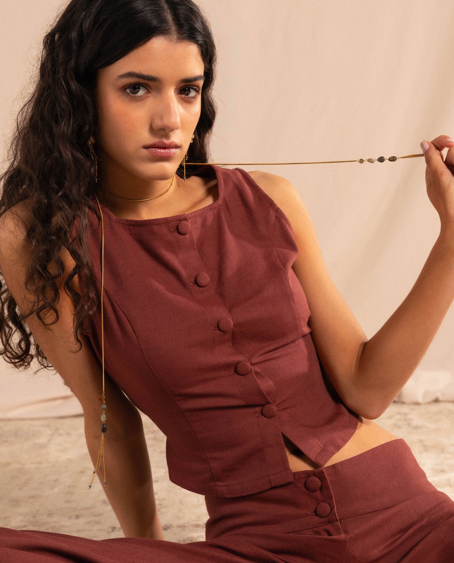 CHALECO DAILY STORIES · MARRÓN