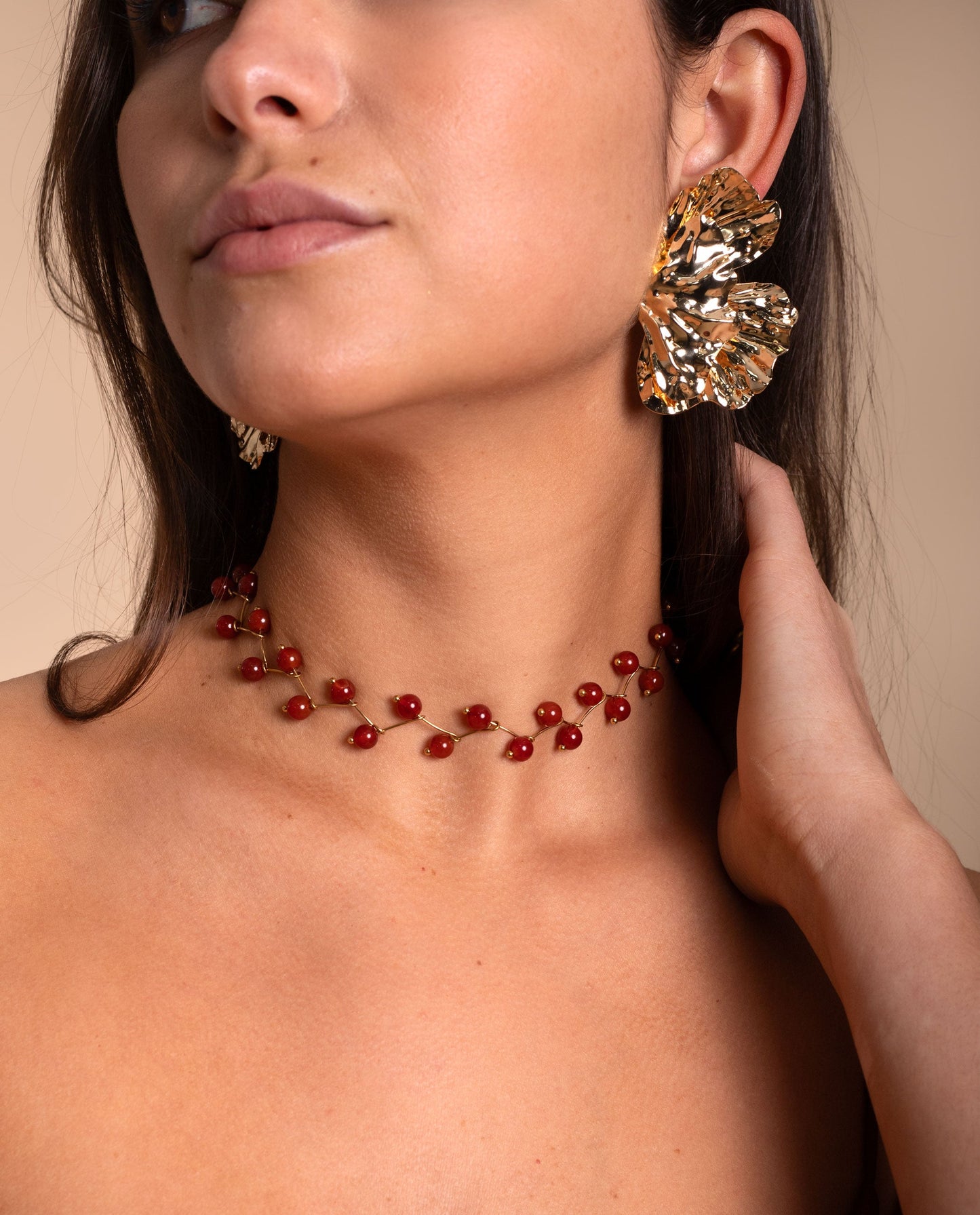 COLLAR ZIGY RED AGATE · ACERO BAÑO ORO