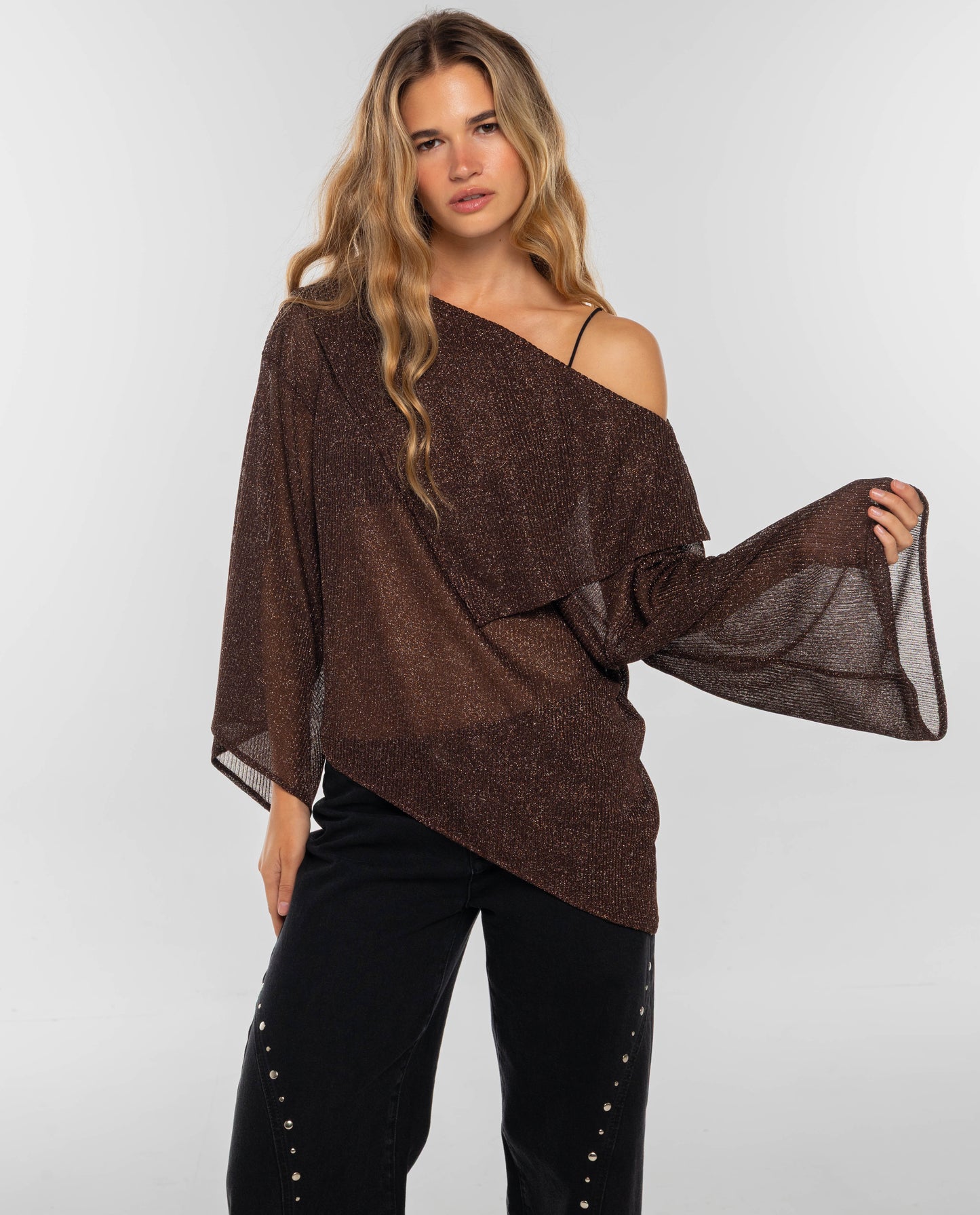 BLUSA CALL ME · MARRÓN