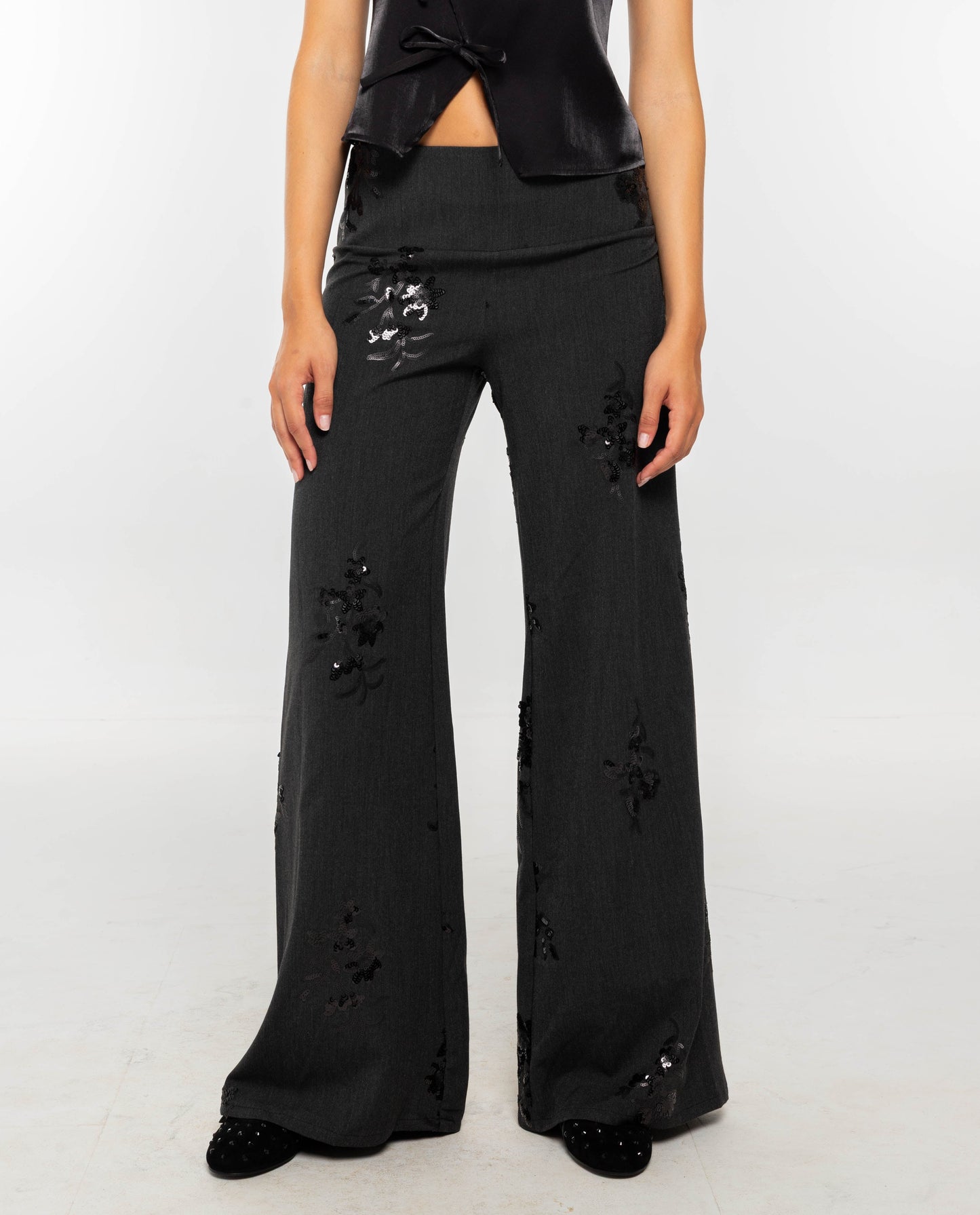 PANTALÓN STAY OVER · GRIS