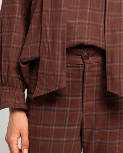 PANTALÓN CITY CRUSH · MARRÓN